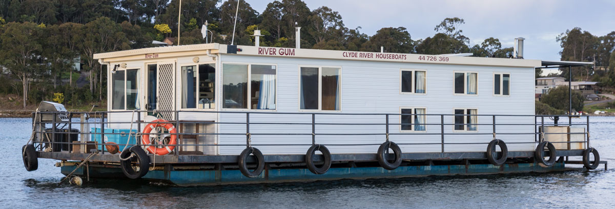 Rivergum Standard Houseboat